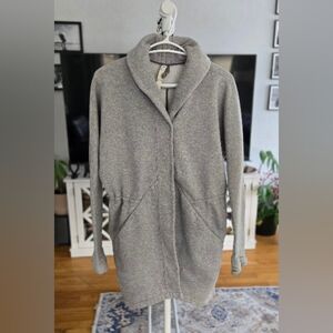 Lululemon Women's Gray Coat with adjustable waist and thumb holes